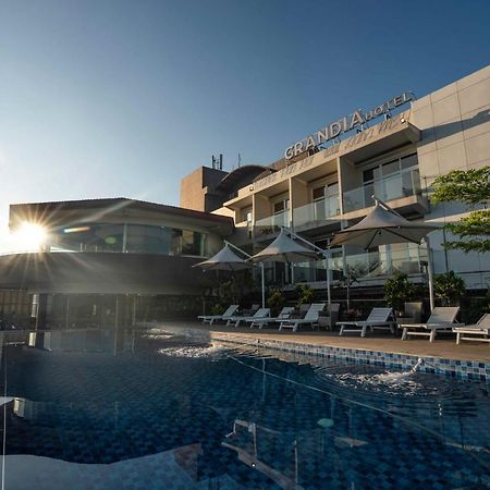 Grandia Hotel Bandung Exteriör bild