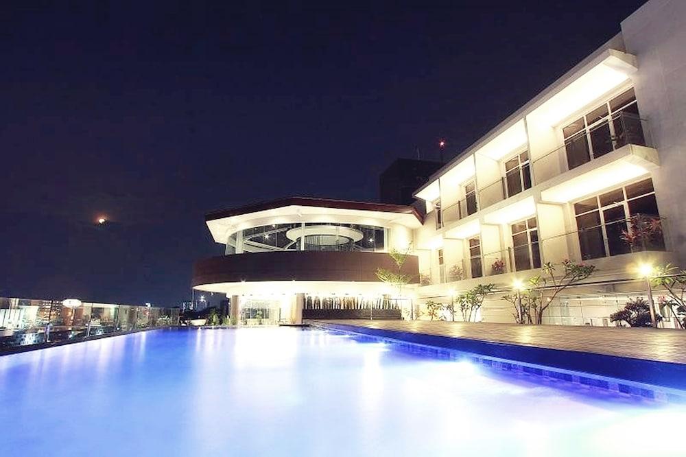 Grandia Hotel Bandung Exteriör bild