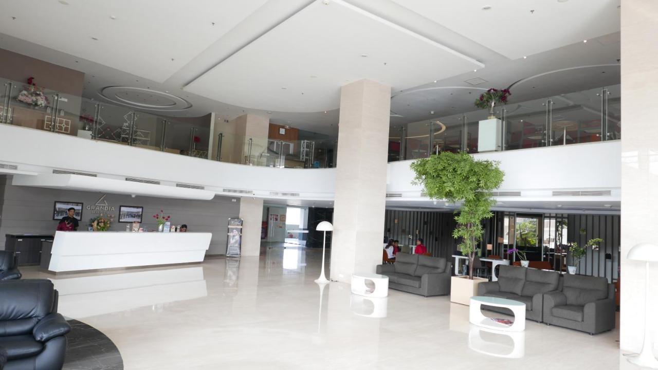 Grandia Hotel Bandung Exteriör bild
