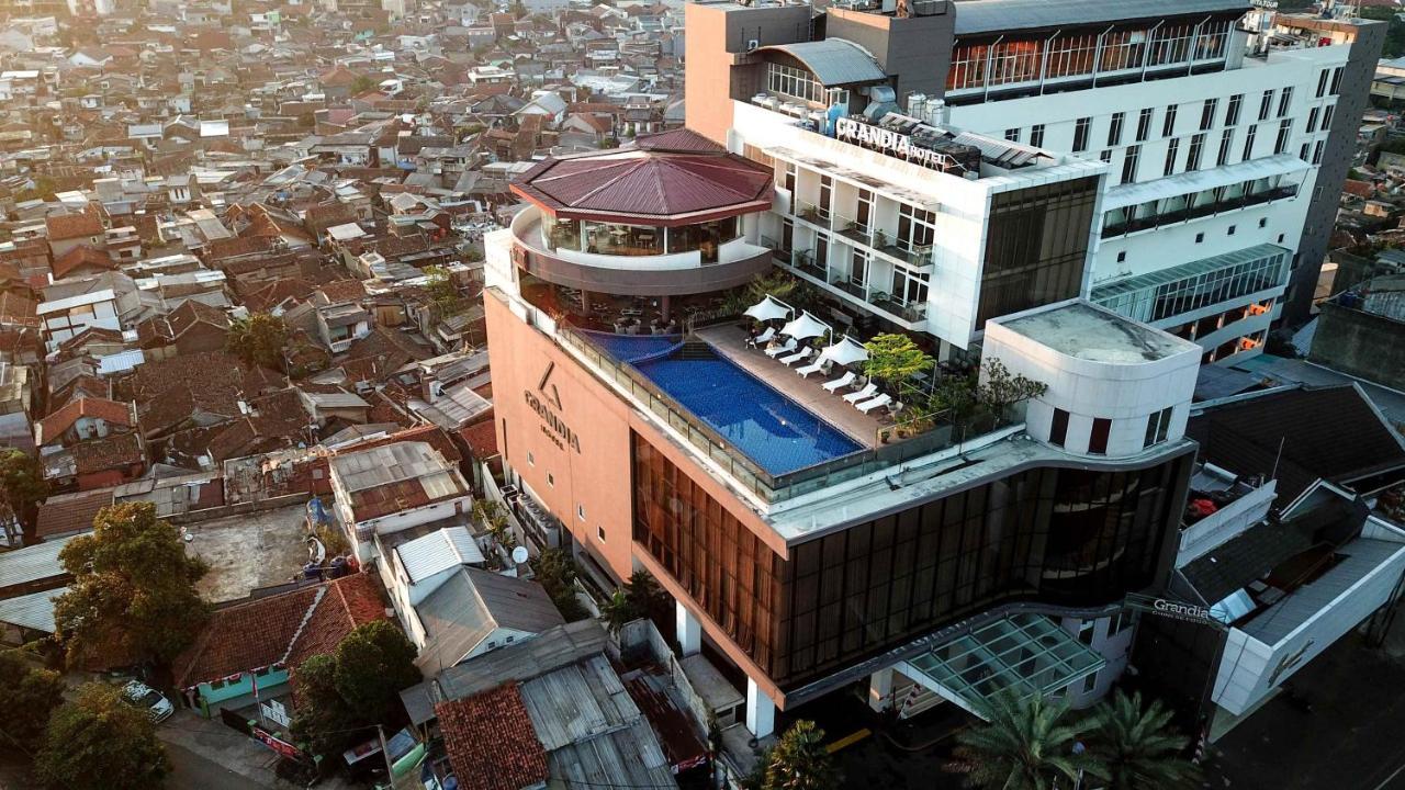 Grandia Hotel Bandung Exteriör bild