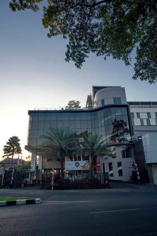 Grandia Hotel Bandung Exteriör bild