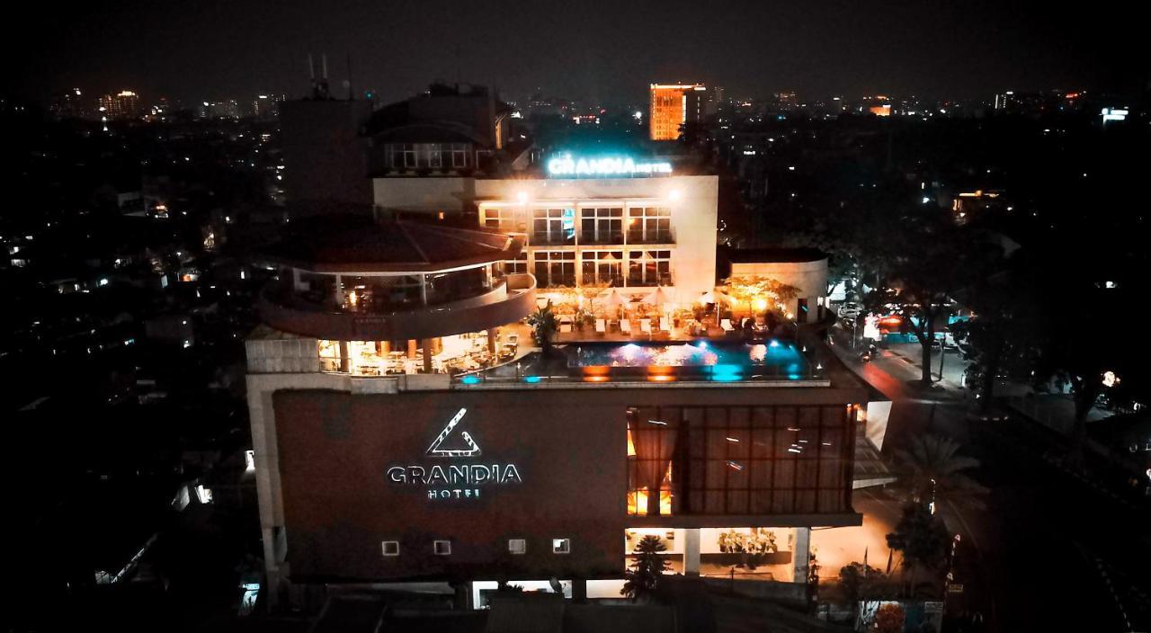 Grandia Hotel Bandung Exteriör bild