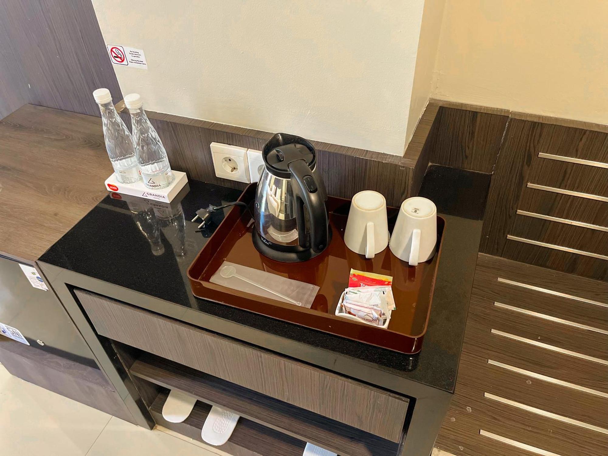 Grandia Hotel Bandung Exteriör bild